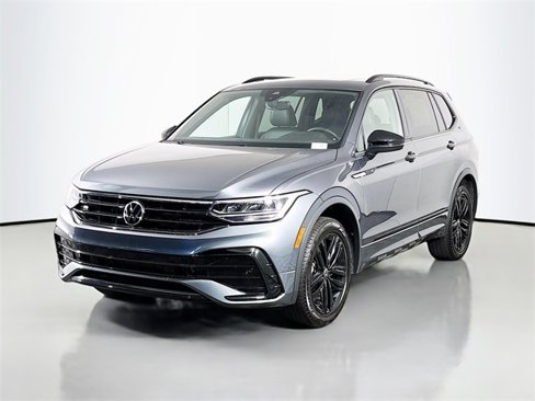 Certified 2022 Volkswagen Tiguan SE R-Line image 3