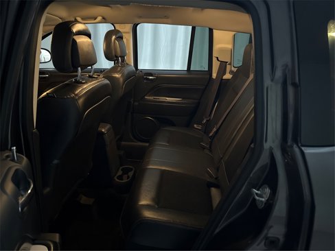 Used 2016 Jeep Compass Latitude image 38