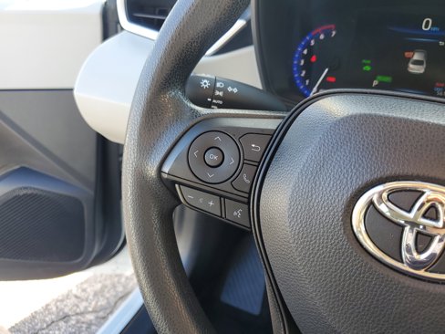 Used 2022 Toyota Corolla LE image 16