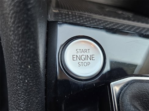 Certified 2024 Volkswagen Taos SE image 33