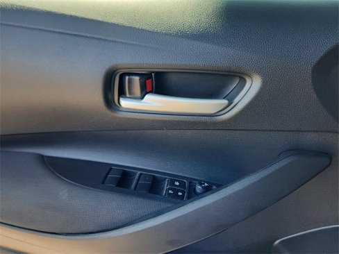 Used 2021 Toyota Corolla LE image 15