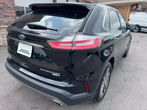 Used 2020 Ford Edge Titanium image 12
