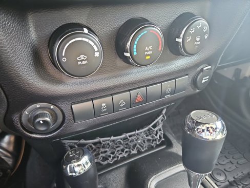 Used 2017 Jeep Wrangler Freedom Edition image 11