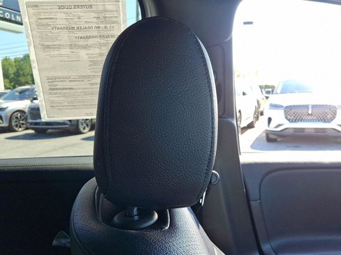 Used 2021 Mercedes-Benz GLB 250 4MATIC image 39