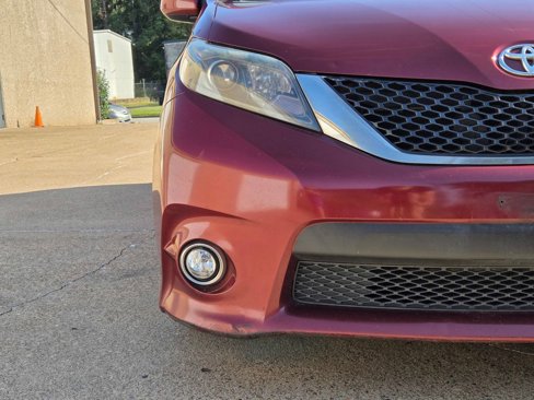 Used 2016 Toyota Sienna SE image 12
