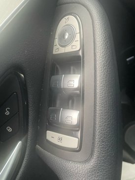 Used 2019 Mercedes-Benz GLC 300 4MATIC image 10