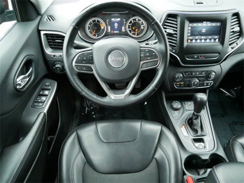 Used 2019 Jeep Cherokee Latitude Plus w/ Cold Weather Group image 11
