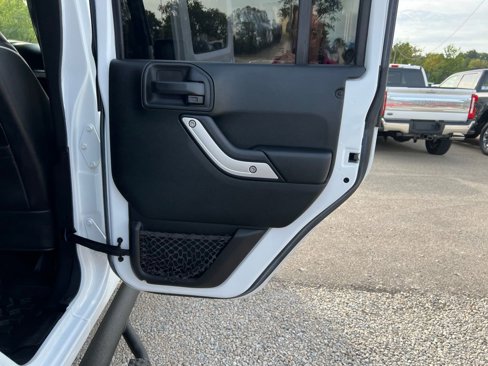 Used 2017 Jeep Wrangler Unlimited Sahara w/ Max Tow Package image 18