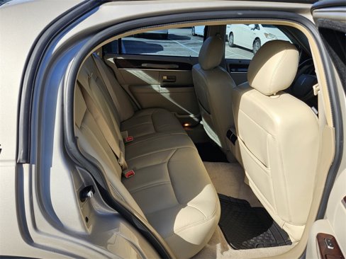 Used 2008 Lincoln Town Car Signature Limited image 18
