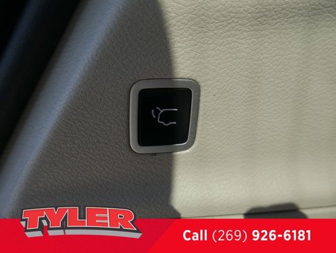 Used 2023 Chrysler Pacifica Touring-L image 20