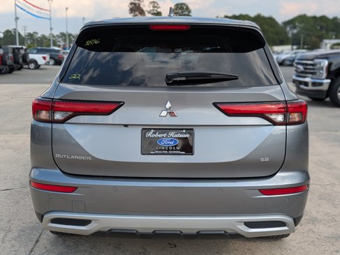 Used 2022 Mitsubishi Outlander SE image 7