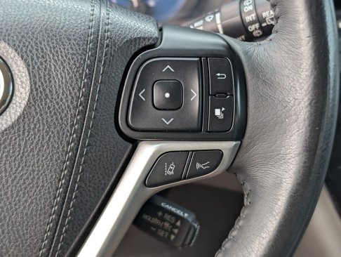 Used 2018 Toyota Sienna XLE image 16