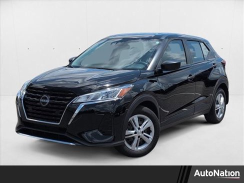 Used 2023 Nissan Kicks S image 1