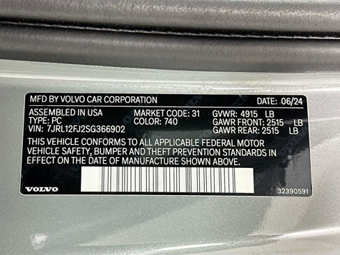 Certified 2025 Volvo S60 B5 Core image 30