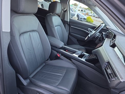 Used 2021 Audi e-tron Premium w/ Convenience Plus Package image 41
