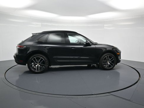 Used 2025 Porsche Macan image 28
