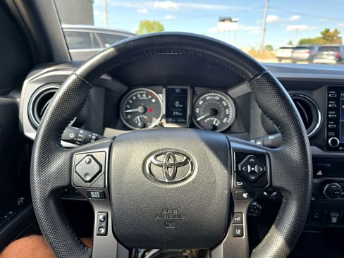 Used 2023 Toyota Tacoma TRD Off-Road image 25