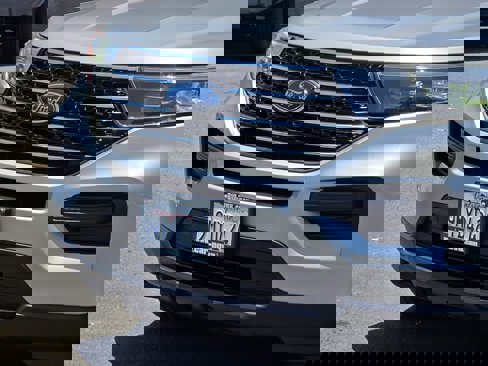 Used 2021 Ford Explorer XLT w/ Class III Trailer Tow Package image 8