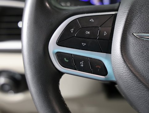 Used 2022 Chrysler Pacifica Touring-L image 13