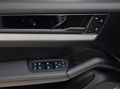 Used 2024 Porsche Cayenne image 13