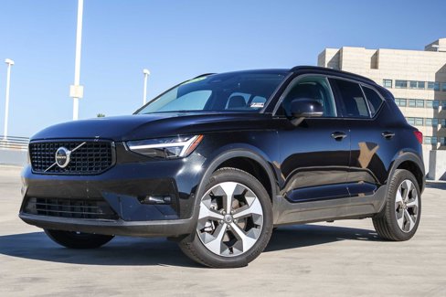 Used 2025 Volvo XC40 B5 Plus w/ Protection Package Premier image 1