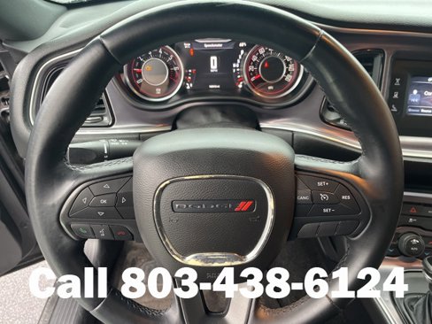Used 2015 Dodge Challenger SXT image 16