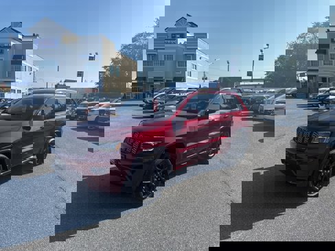 Used 2021 Jeep Grand Cherokee Laredo X image 2