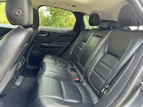 Used 2020 Jaguar F-PACE Prestige image 16