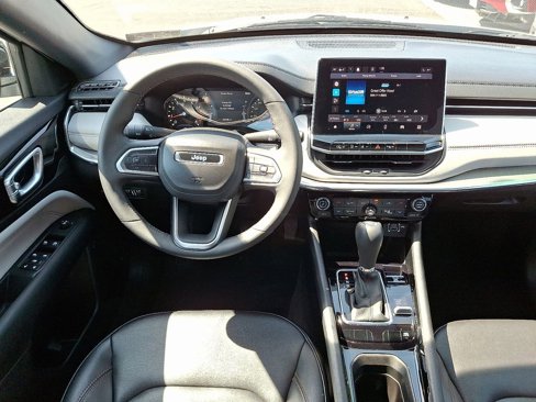 Used 2024 Jeep Compass Limited image 12