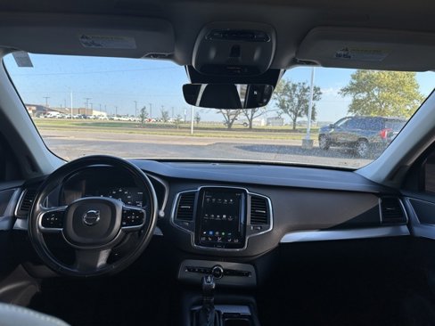Used 2018 Volvo XC90 T5 Momentum w/ Convenience Package image 7