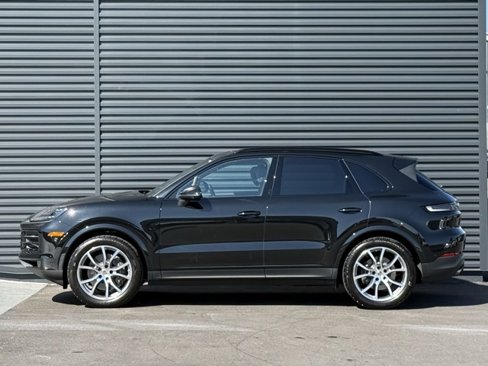 Certified 2024 Porsche Cayenne image 2