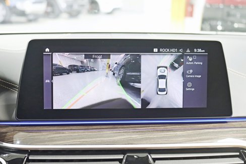 Used 2020 BMW 530e xDrive w/ Executive Package image 21