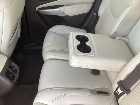 Used 2017 Jeep Cherokee Overland w/ Technology Group image 35