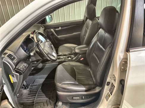 Used 2014 Kia Sorento SX image 18