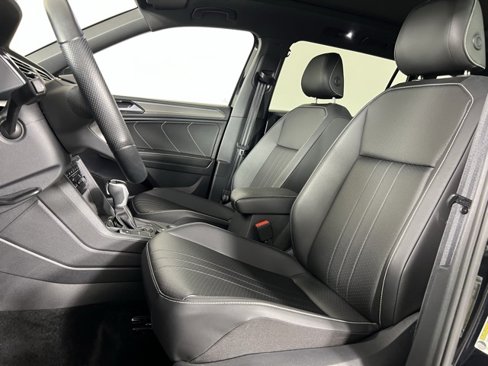 Used 2024 Volkswagen Tiguan SE R-Line image 18