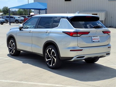 Used 2022 Mitsubishi Outlander SE image 7