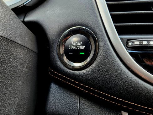 Used 2022 Chevrolet Trax LT w/ LT Convenience Package image 21