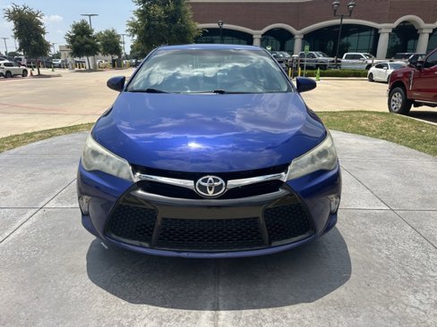 Used 2016 Toyota Camry SE image 2