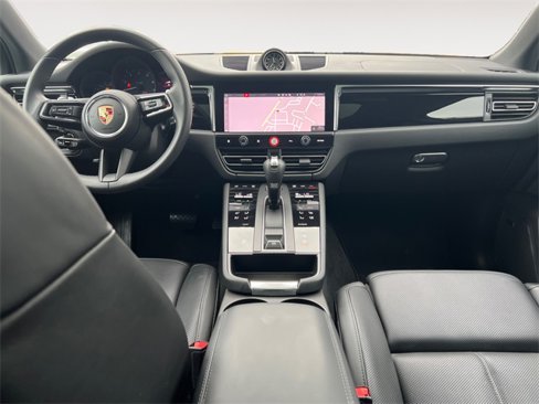 Used 2024 Porsche Macan image 10