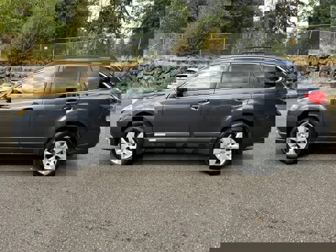 Used 2012 Subaru Outback 2.5i Limited w/ Moonroof Pkg image 2