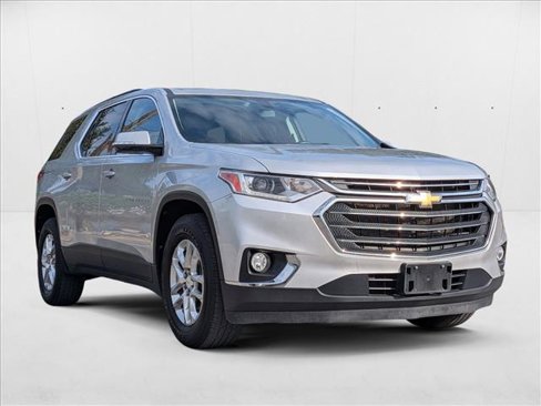 Used 2020 Chevrolet Traverse LT image 3