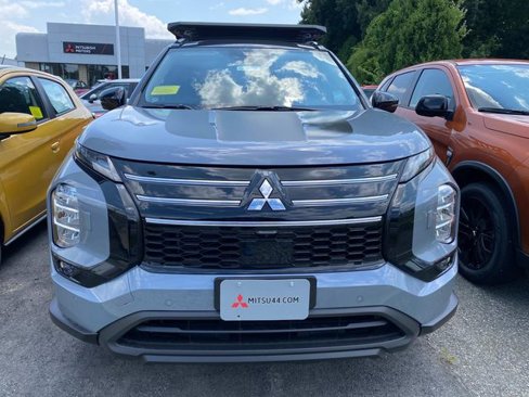 New 2025 Mitsubishi Outlander AWD image 2
