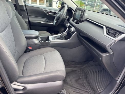 Used 2021 Toyota RAV4 XLE image 21