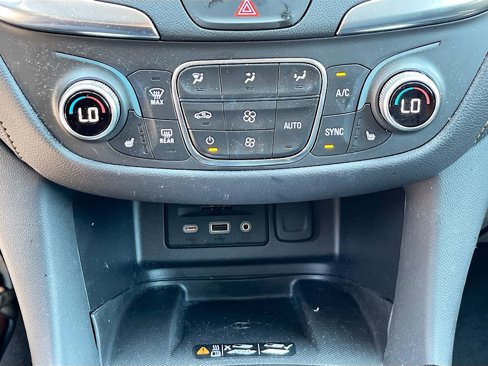 Used 2021 Chevrolet Equinox Premier image 10