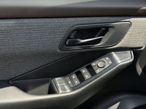 Certified 2023 Nissan Rogue S image 17