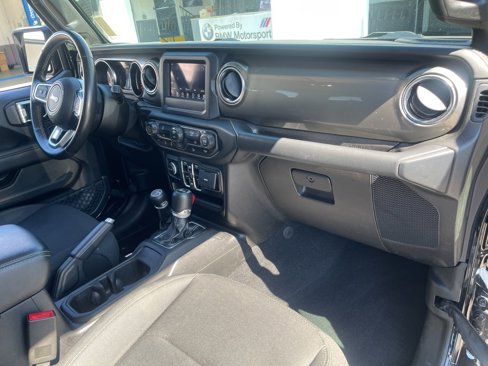 Used 2019 Jeep Wrangler Unlimited Sahara image 23