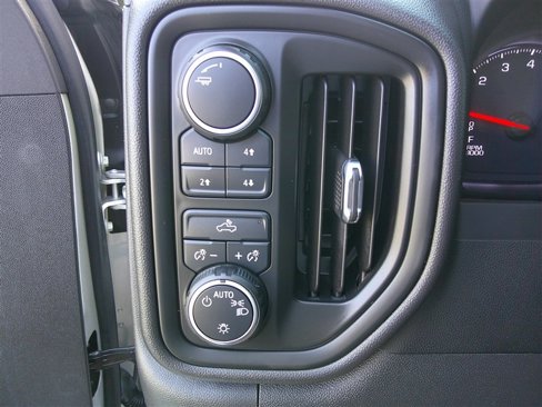 Used 2022 Chevrolet Silverado 1500 Custom Trail Boss w/ LPO, Dark Essentials Package image 11