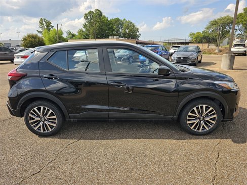 Used 2021 Nissan Kicks SV image 3