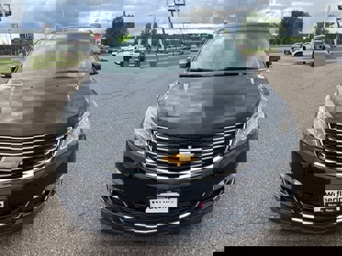 Used 2017 Chevrolet Traverse LT image 8