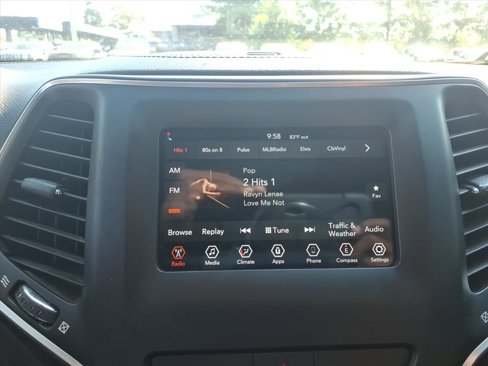 Used 2019 Jeep Cherokee Latitude Plus image 12